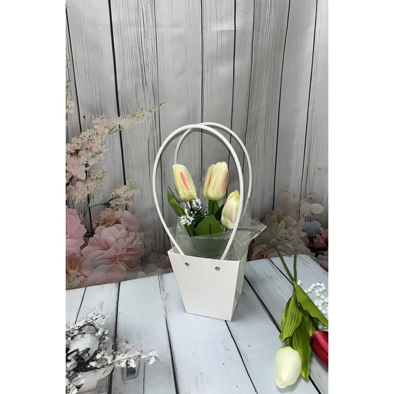 Krém színű tulipános selyemvirág kompozíció modern kézitáskában 
