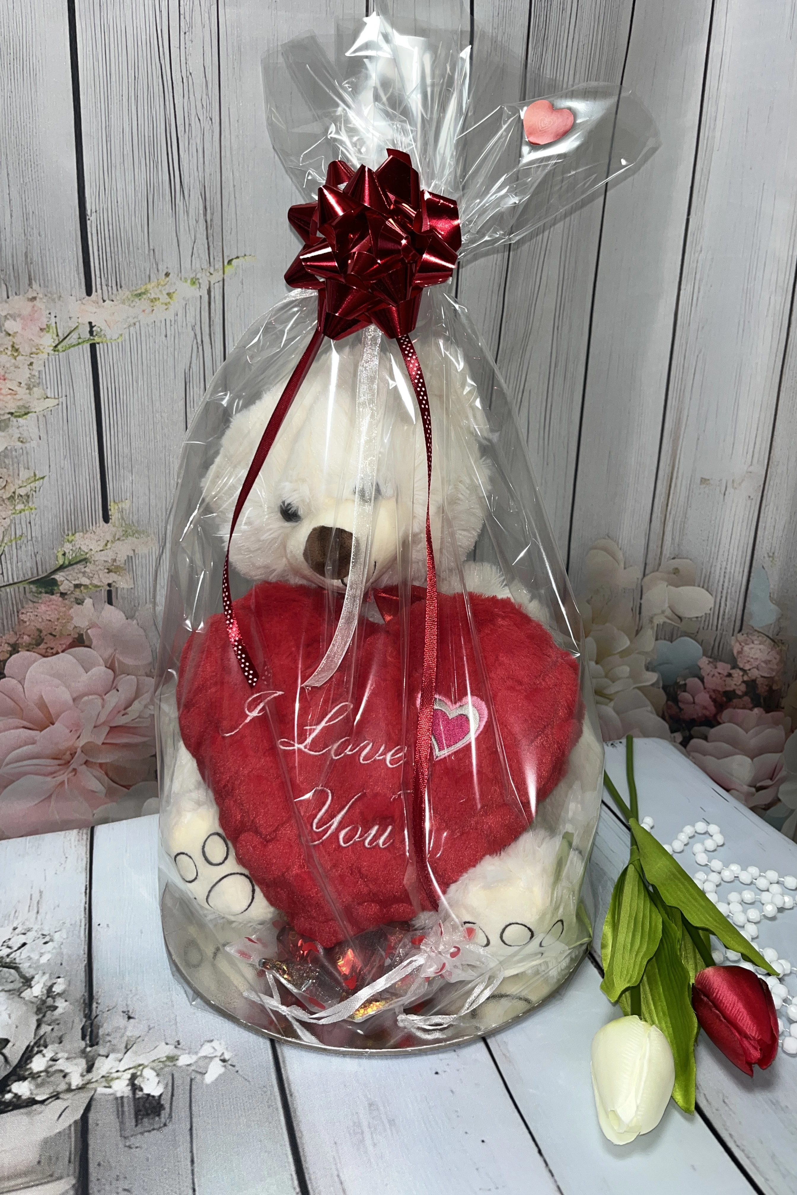 „I Love You” plüssmackó ajándékcsomag piros szívvel